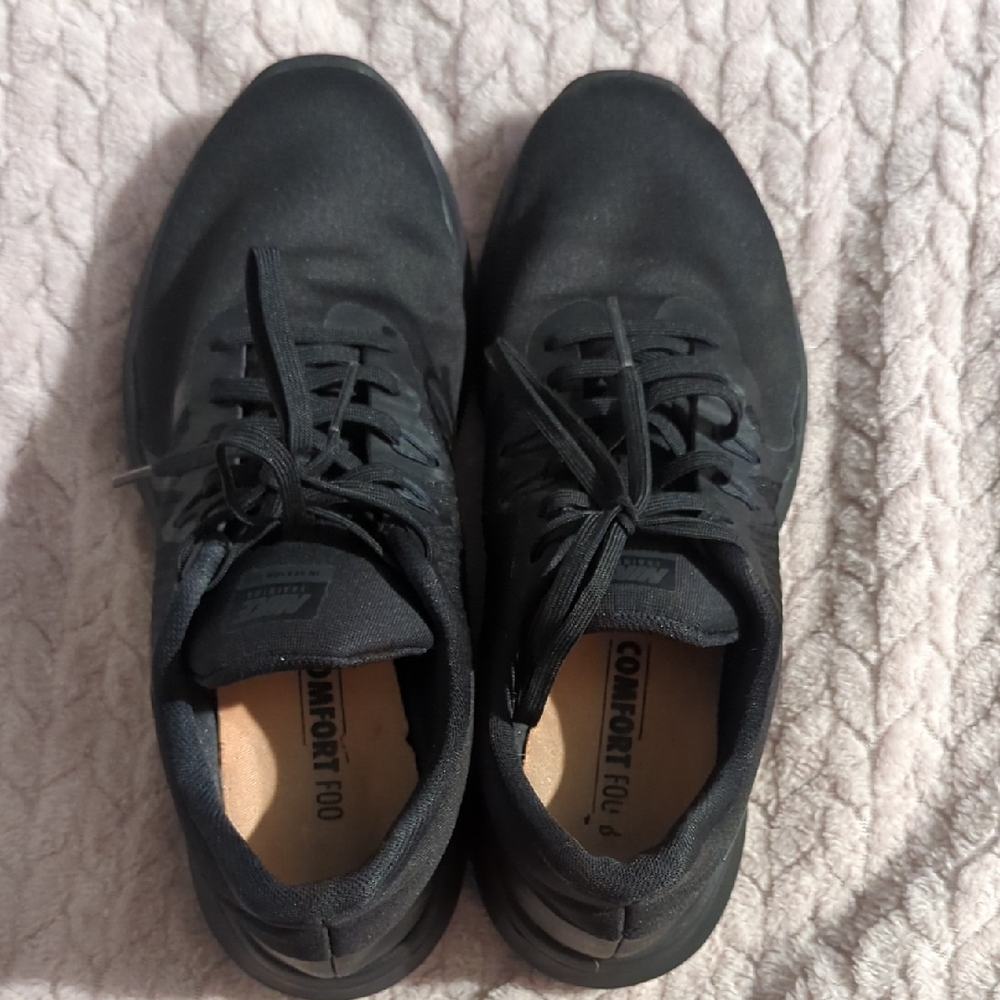 Black Women's Nike Shoes